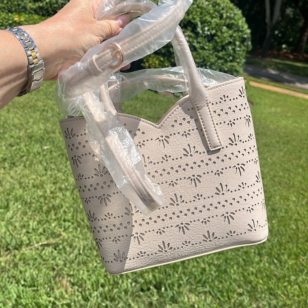 LC Lauren Conrad Cream Crossbody Bag - Picture 5 of 14